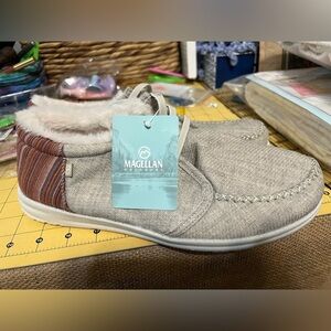 New Magellan Outdoors Women's‎ Slip-on Shoes Size 10